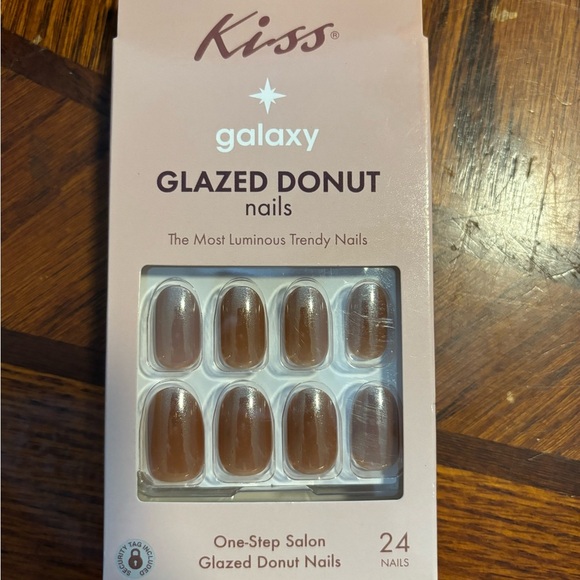 Kiss Galaxy Glazed Donut Press-On Nails - Picture 1 of 1